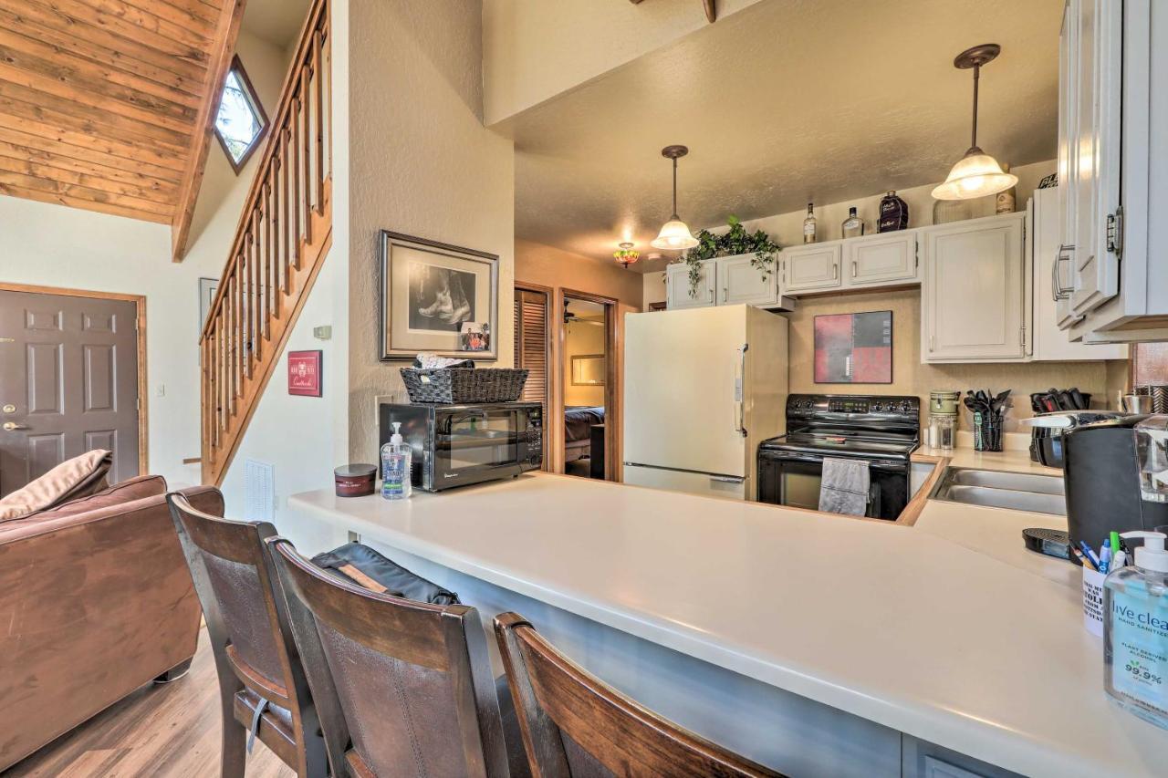 Munds Park Cabin With Fire Pit And Wraparound Porch! المظهر الخارجي الصورة