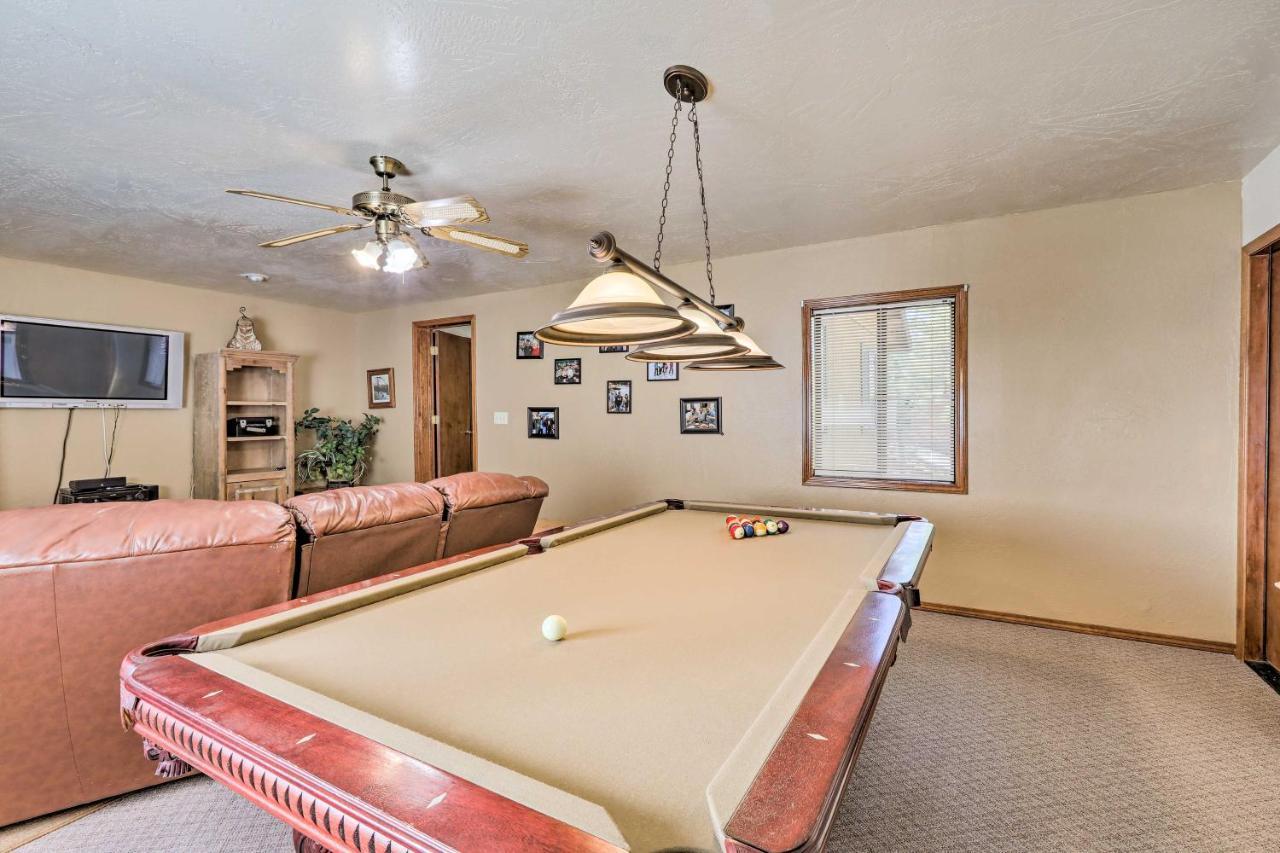 Munds Park Cabin With Fire Pit And Wraparound Porch! المظهر الخارجي الصورة